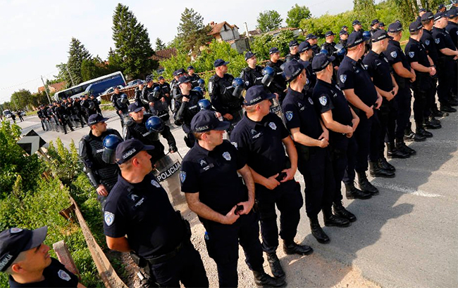 В Сербии полиция заблокировала дороги для препятствования митинга националистов